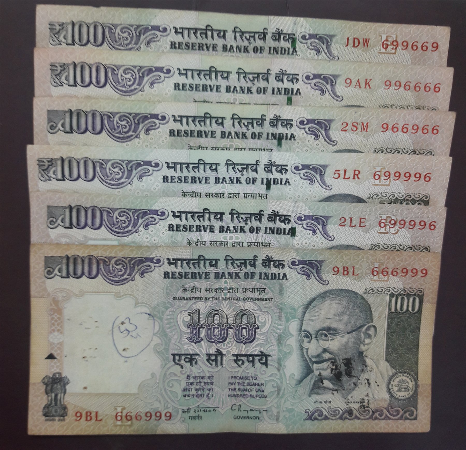 Reserve Bank of India one-hundred-rupee banknotes with repeating-number serials